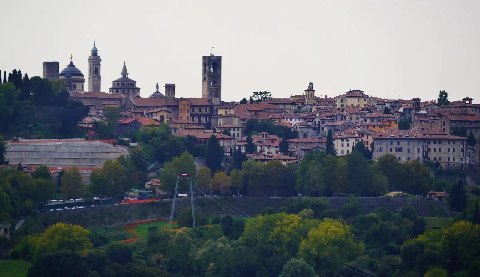 Vy mot Città Alta och Bergamo