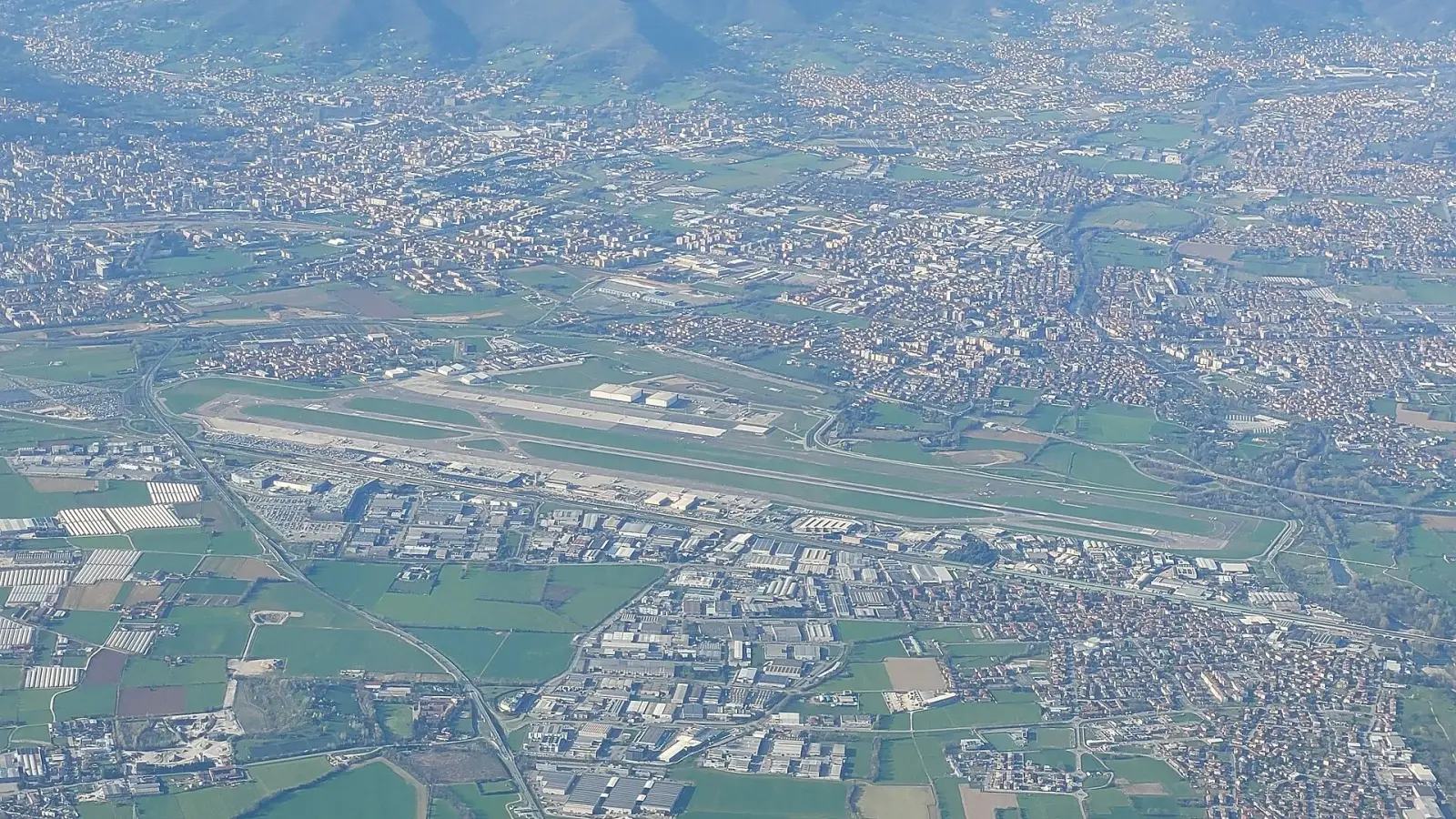 Flygbild över Orio al Serio International Airport BGY 2025