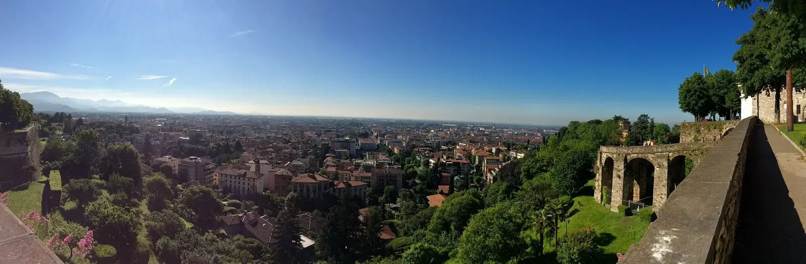 Panoramautsikt över Città Alta i Bergamo