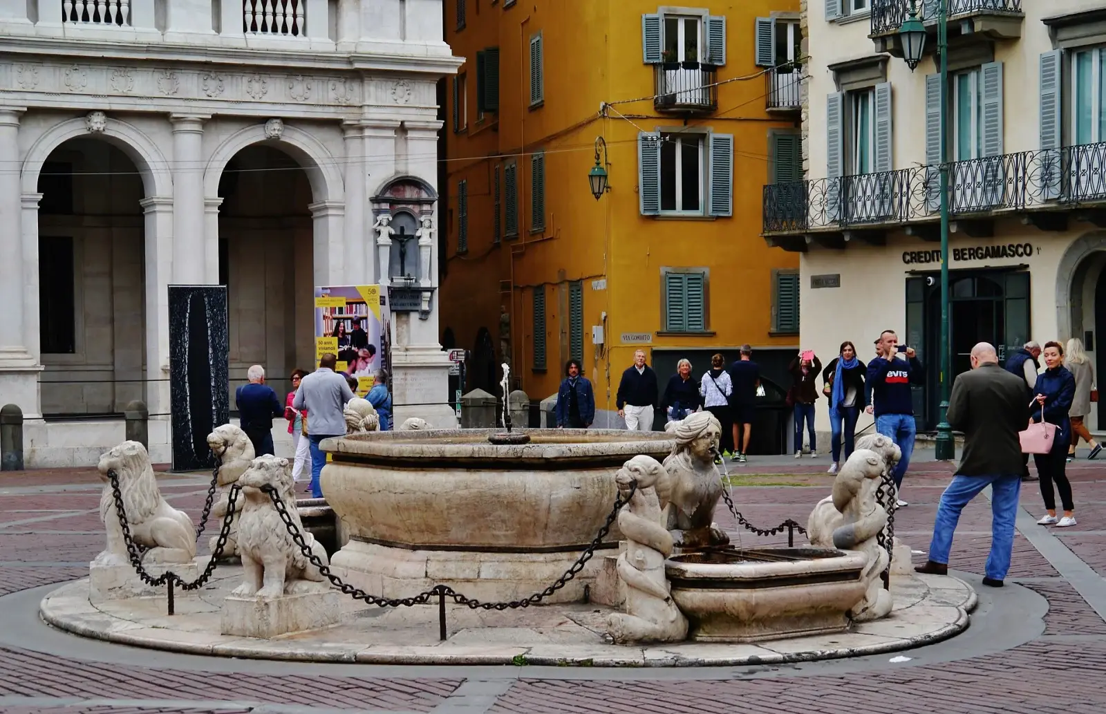 Fontana Contarini på Piazza Vecchia i Bergamo