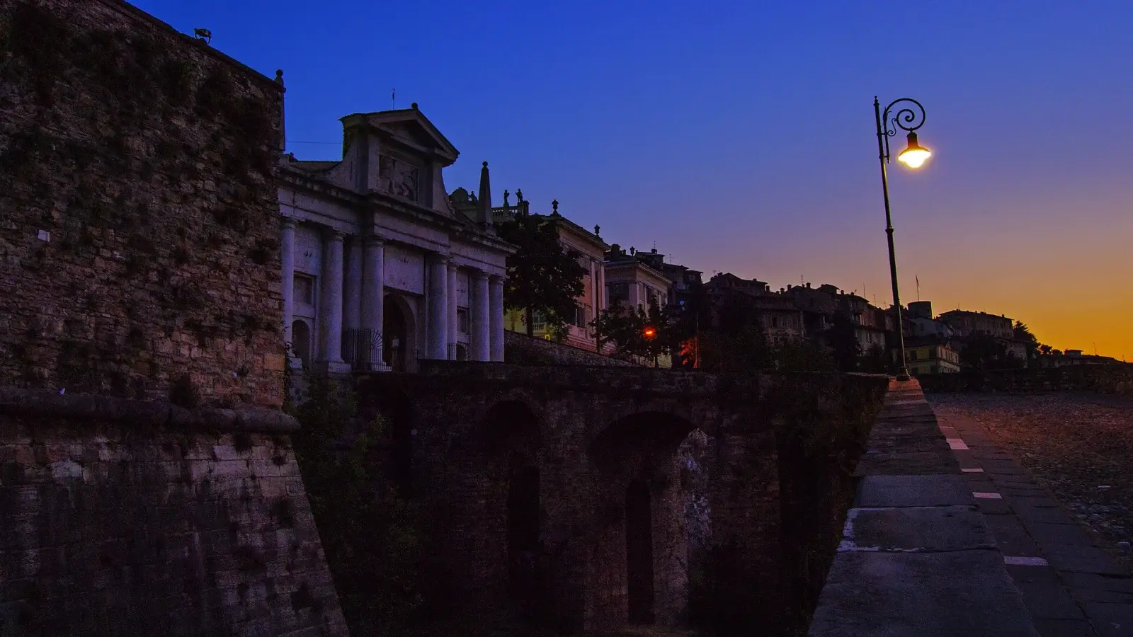 Porta San Giacomo vid Città Alta i Bergamo