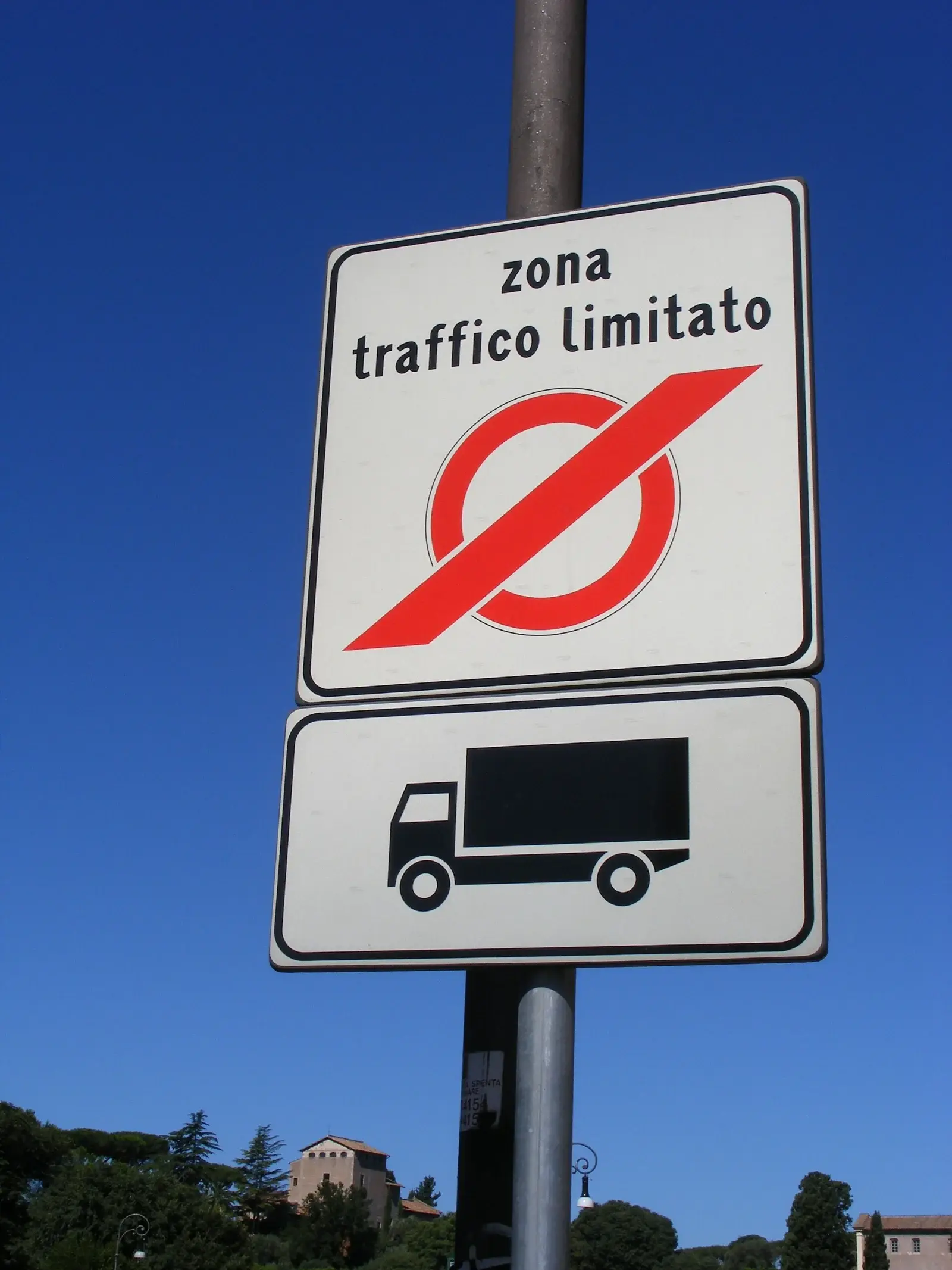 Italiensk vägskylt för Zona Traffico Limitato, ZTL